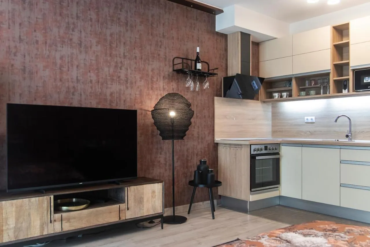 Grand Suites Corvin Budapesta 0*,