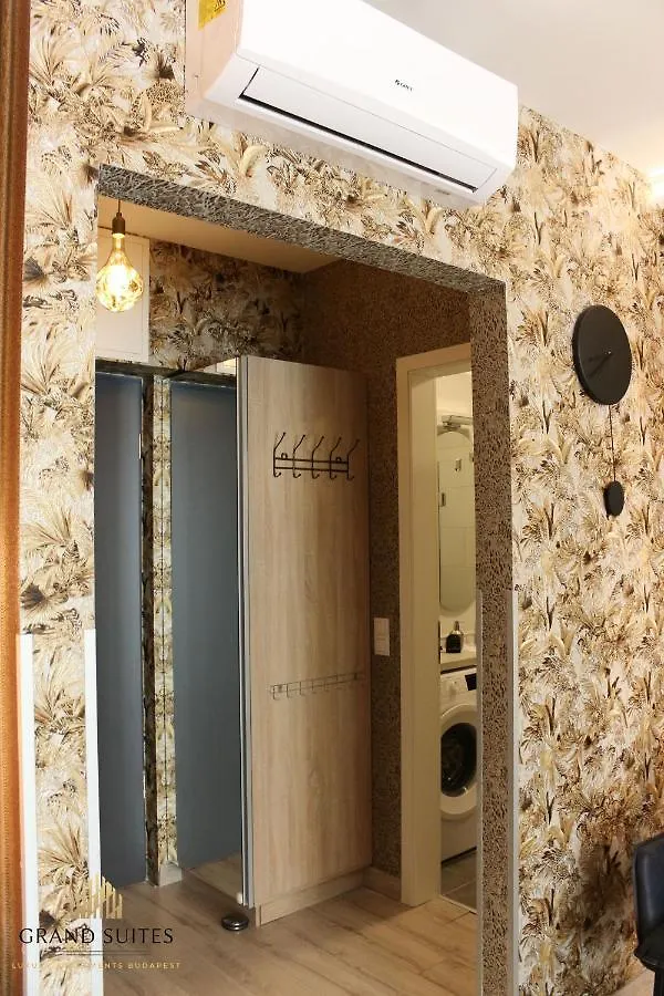 Grand Suites Corvin Budapesta 0*,